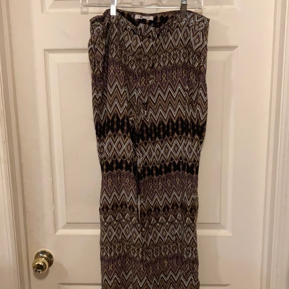 Super nice dress pants! Soft and a fun pattern!  True to size fit:)